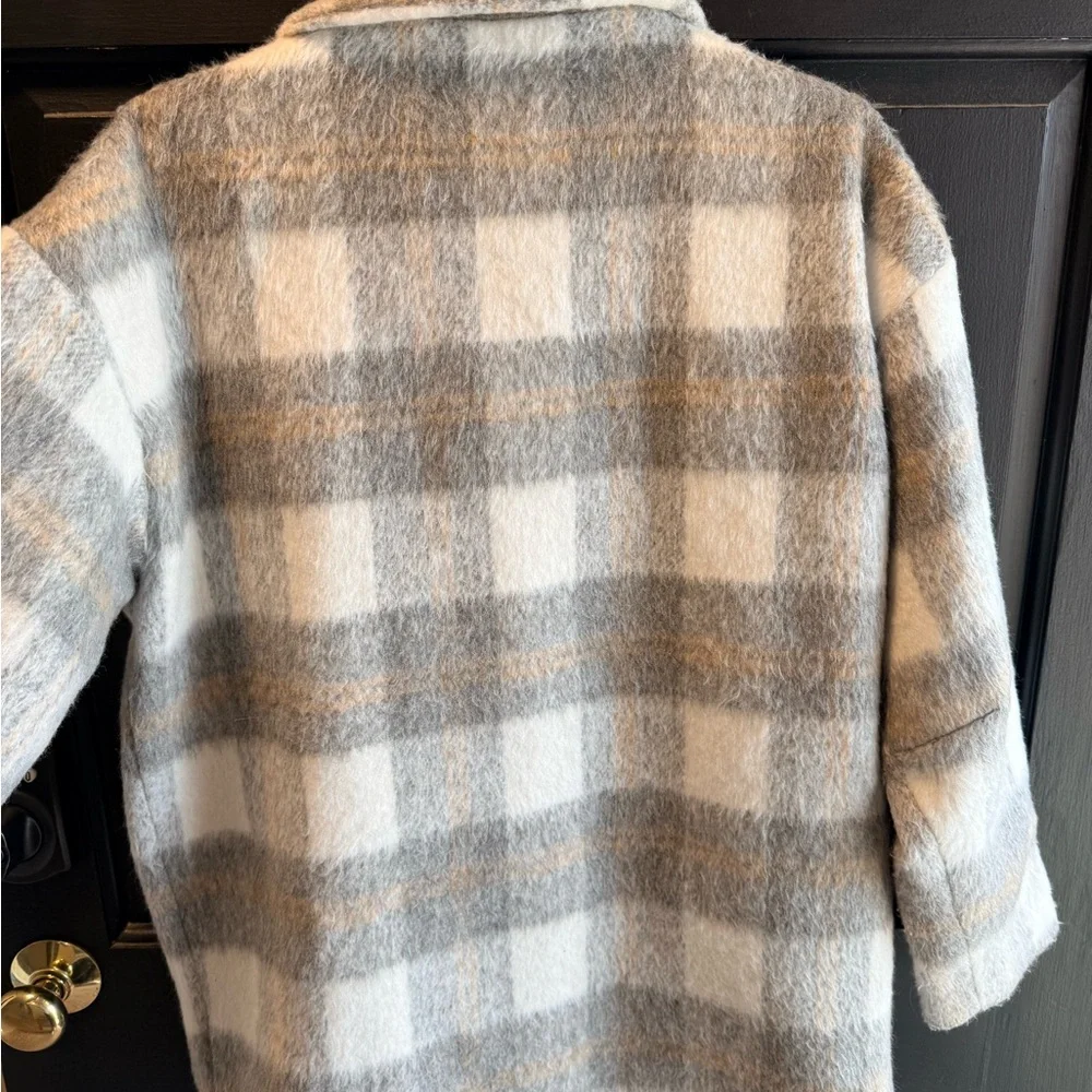 EVEREVE Plaid Shawl Collar Blazer in Gray and White - Picture 5 of 7